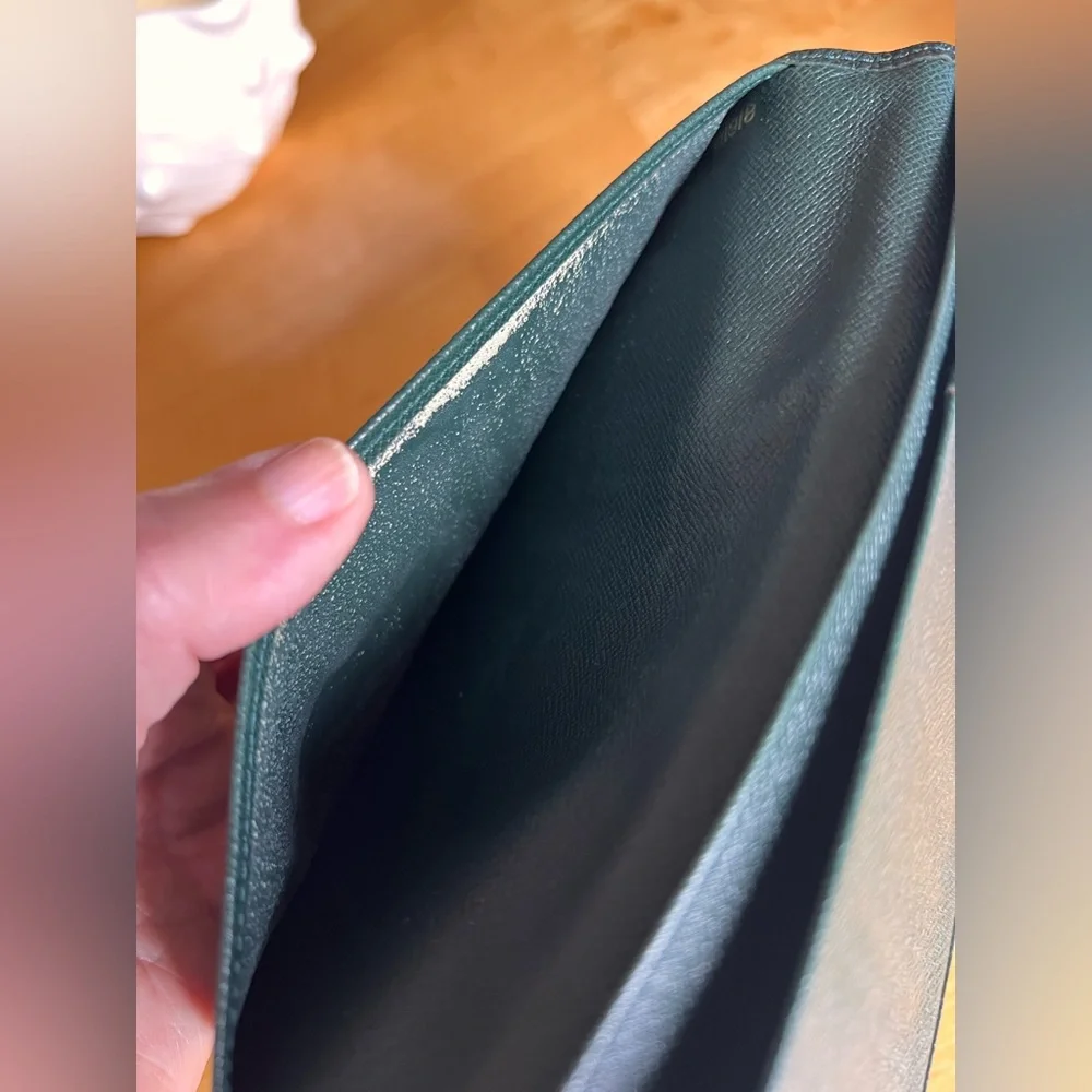 Louis Vuitton Taiga Porte Valeurs Cartes Dark Green Leather Wallet code V11918